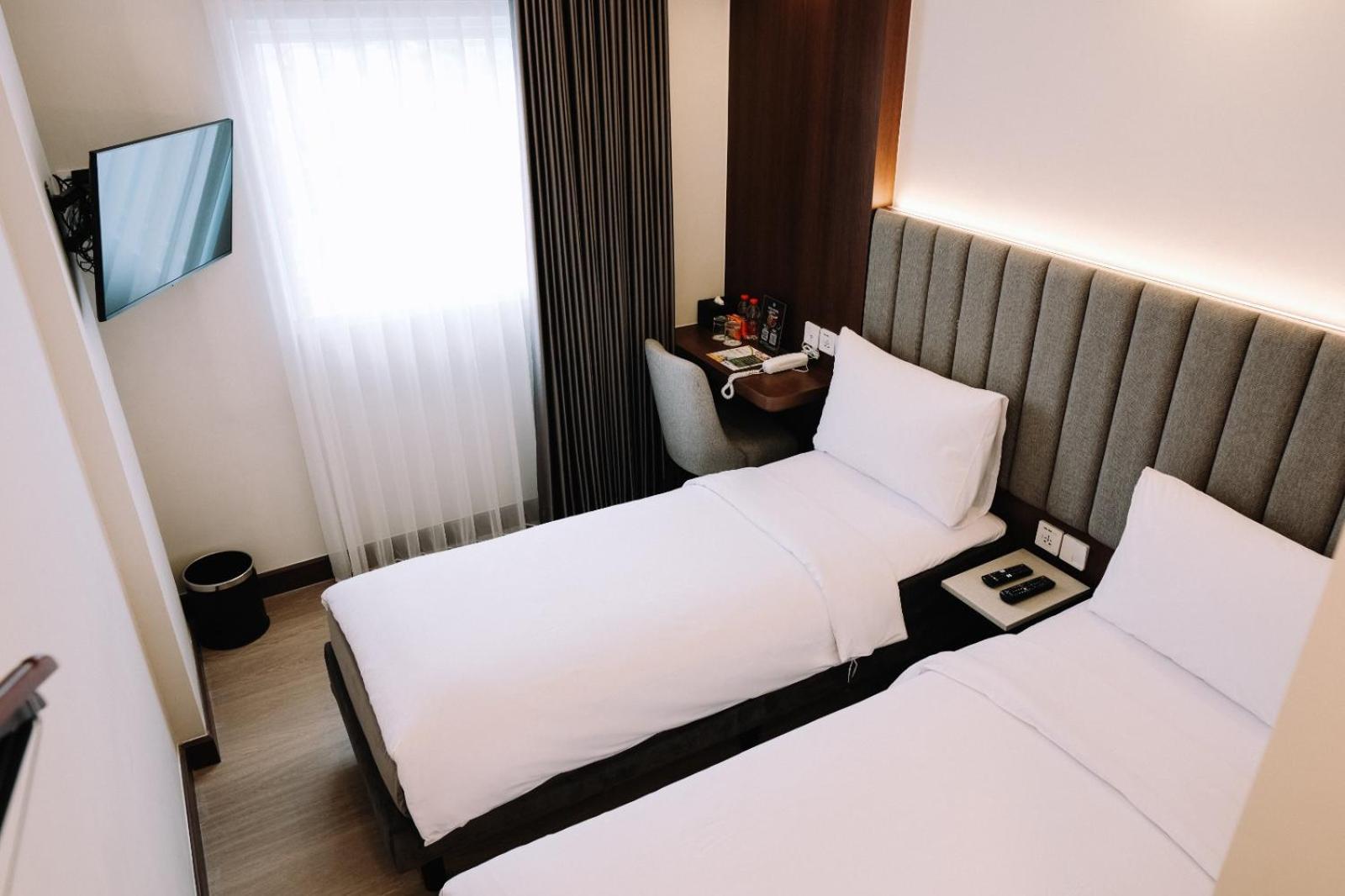 Deka Hr Muhammad Hotel Surabaya