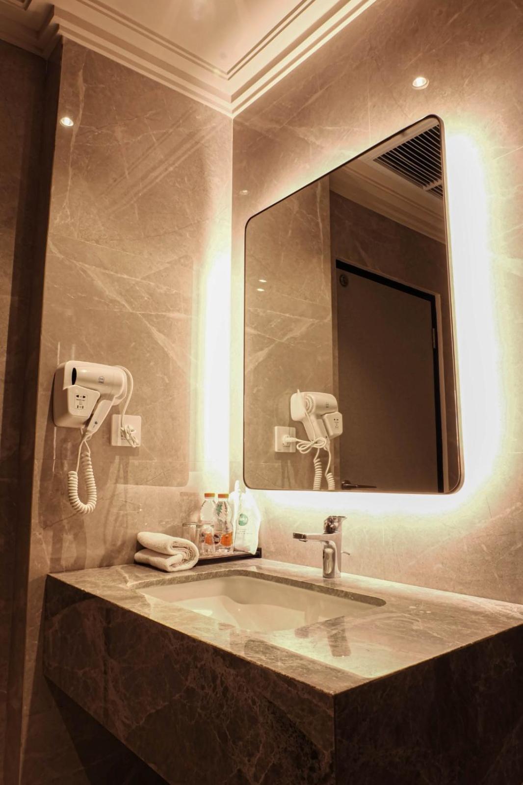 Hotel Deka Hr Muhammad Surabaya