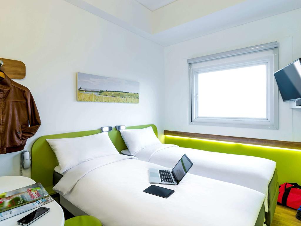 Deka Hr Muhammad Hotel Surabaya
